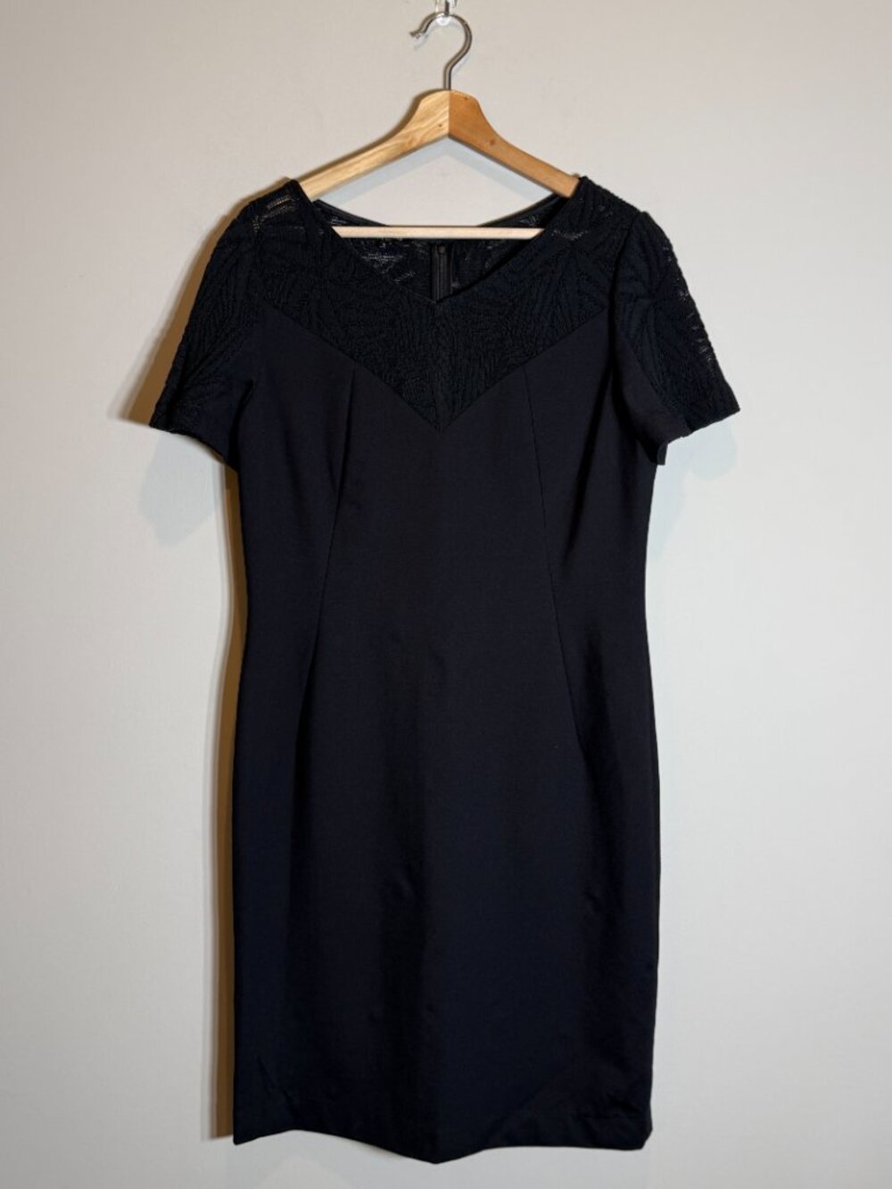 Lafayette 148 Lace Yoke Sheath Dress Women's 10 Black Formal Career Knee Length - Picture 2 of 13
